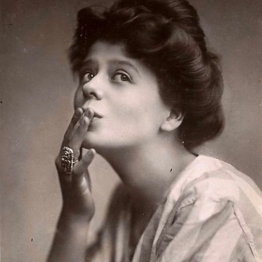 Meet your Posher, Flores